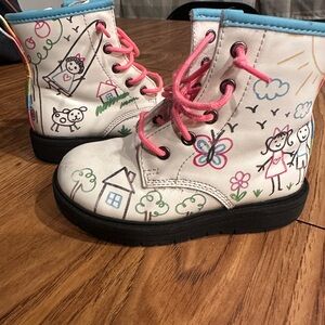 💕Girl Sketchers Sz7 Boots💕